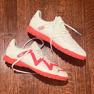 NWOT Puma soccer turf shoes
